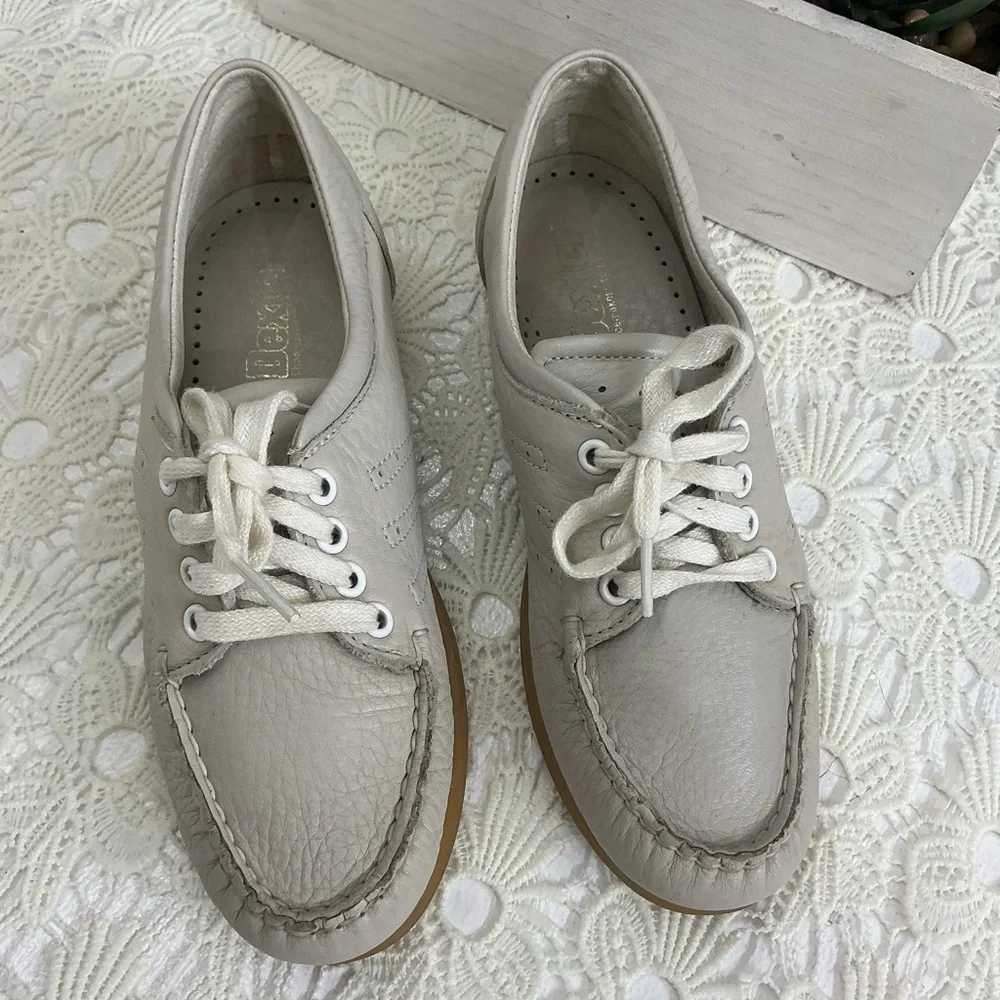 Dexter elegant cream